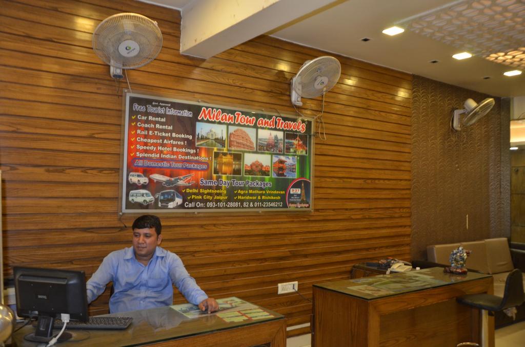 Hotel Milan Deluxe New Delhi Exterior photo