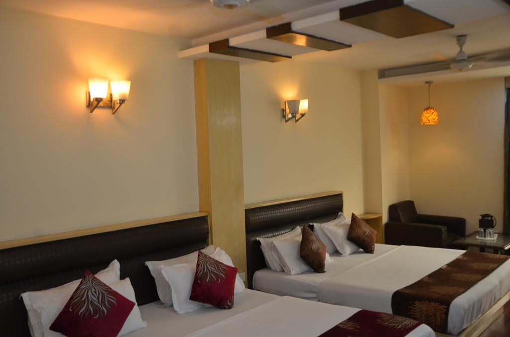 Hotel Milan Deluxe New Delhi Exterior photo