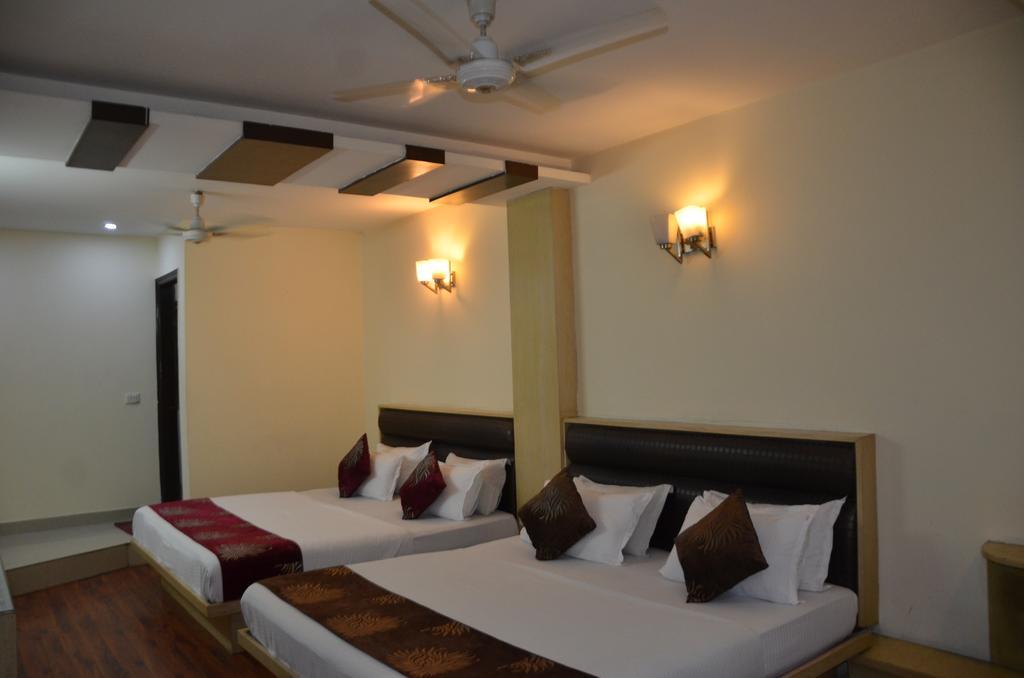 Hotel Milan Deluxe New Delhi Exterior photo