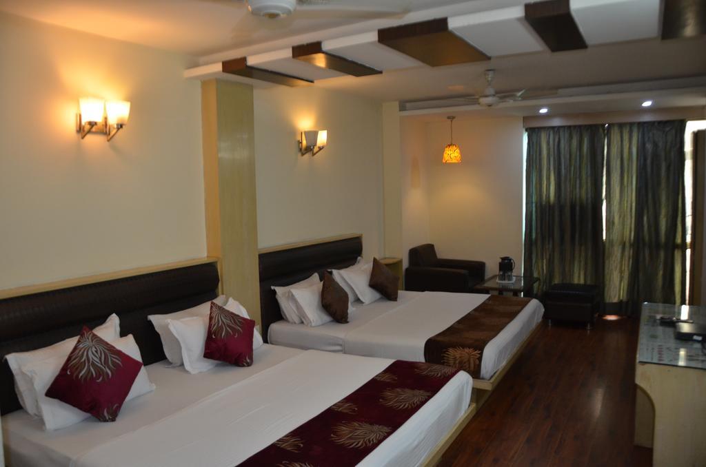 Hotel Milan Deluxe New Delhi Exterior photo