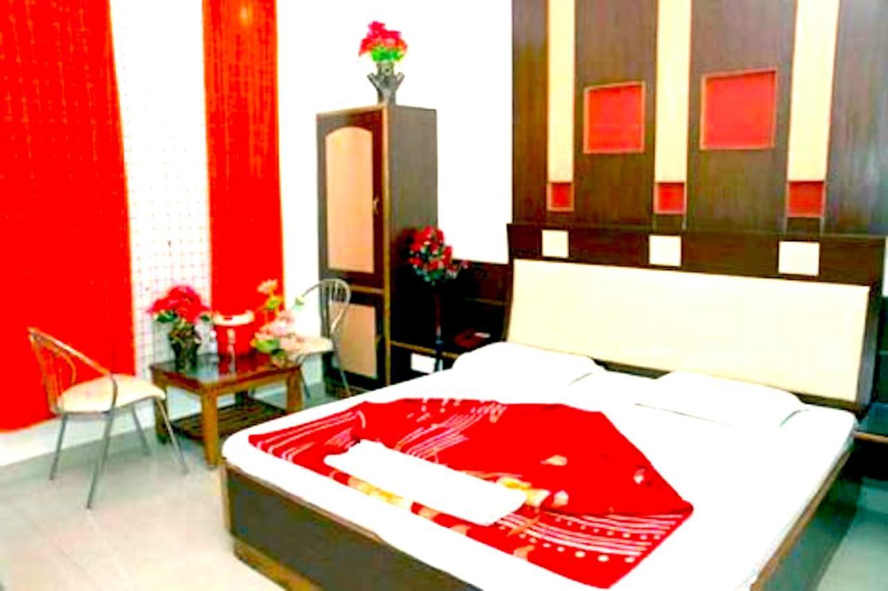 Hotel Milan Deluxe New Delhi Exterior photo