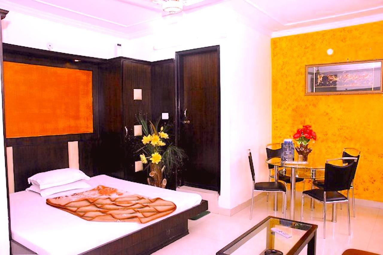 Hotel Milan Deluxe New Delhi Exterior photo