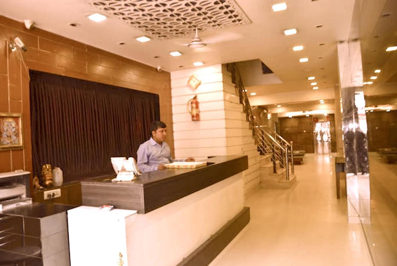 Hotel Milan Deluxe New Delhi Exterior photo