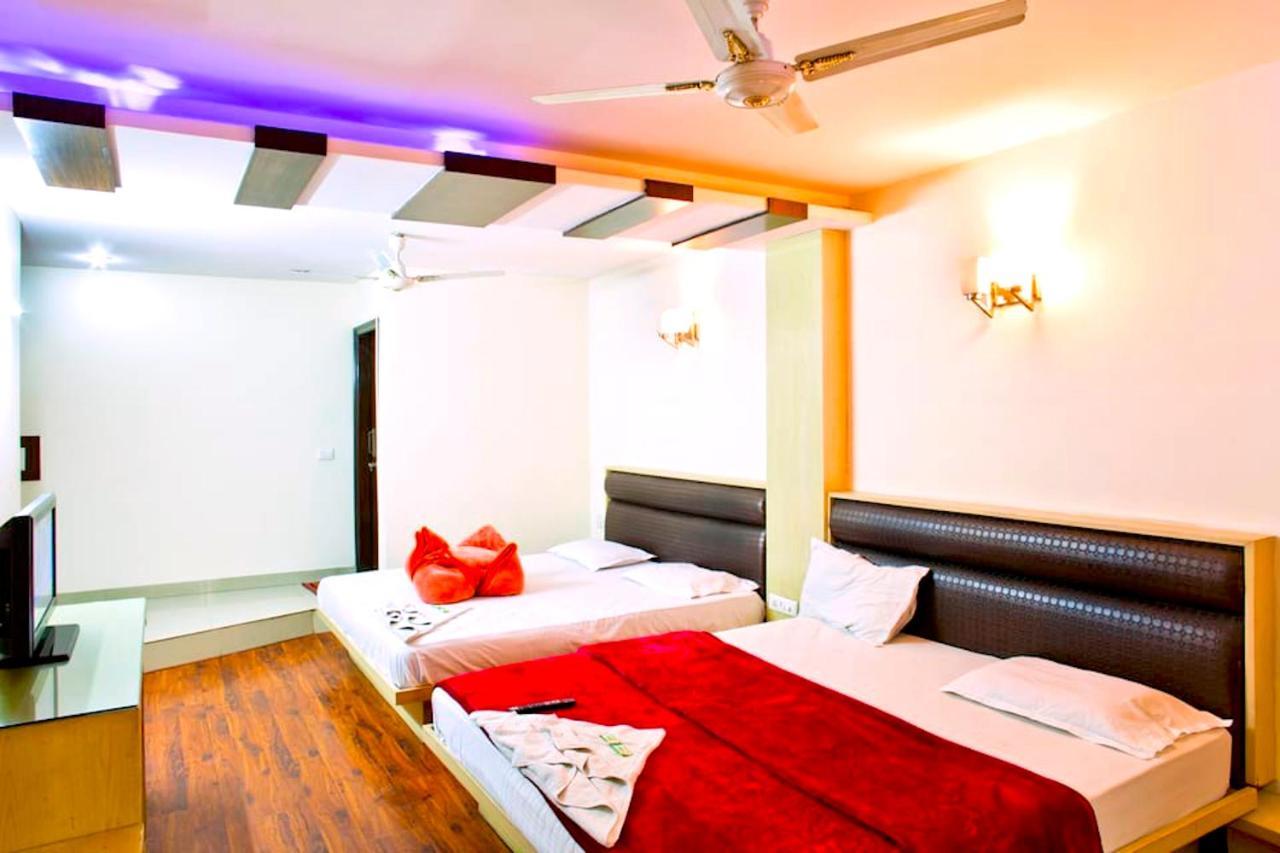 Hotel Milan Deluxe New Delhi Exterior photo