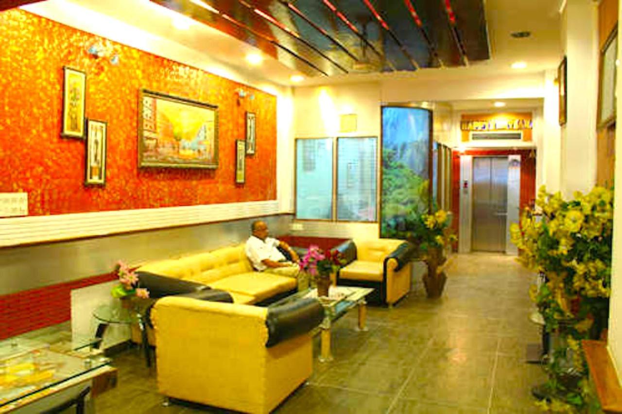 Hotel Milan Deluxe New Delhi Exterior photo